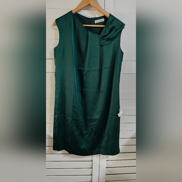 Women’s dressing 👗 - Picture 1 of 8